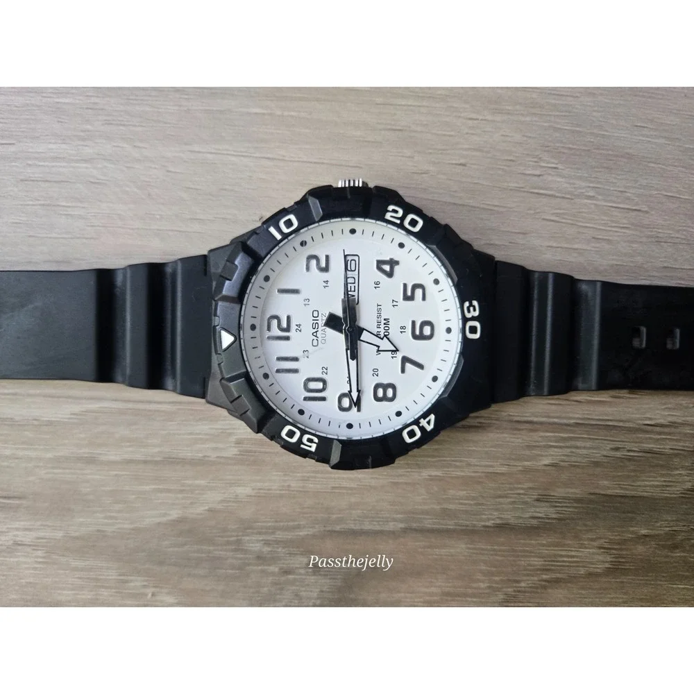 Casio Watch Mens Diver Style White‎ Dial Day Date Black Resin Sport Quartz Y2K